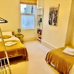 Family Flat In Kingston Upon Thames