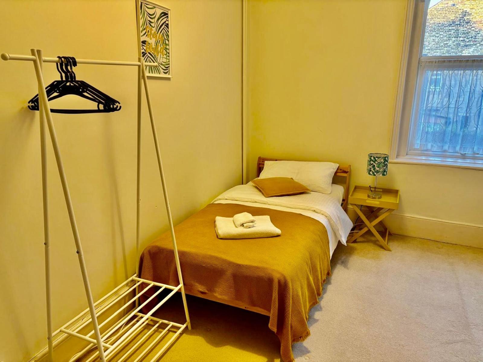 Family Flat In Kingston Upon Thames Apartment *
